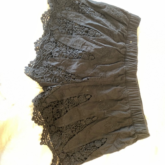 Black shorts - Picture 2 of 3